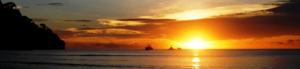 Atardecer en Bah&iacute;a Wafer en Isla del Coco